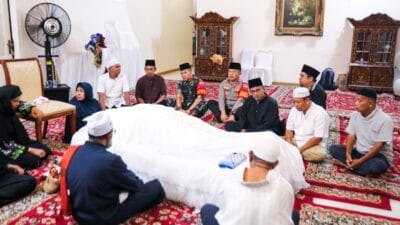 Kapoldasu Melayat dan Turut Berbelasungkawa Wafatnya Mantan Gubernur Sumut