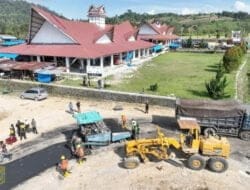 Peningkatan Jalan Menuju Pasar Klohi Mendekati Finis