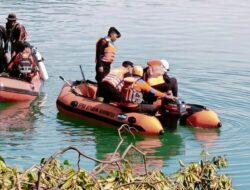 Tim Gabungan TNI/Polri Cari Korban Longsor Humbahas di Sekitaran Bibir Danau Toba
