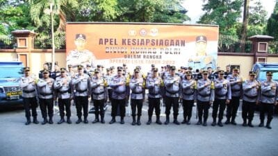Kadiv Humas Polri Pimpin Upacara Gelar Pasukan Kesiapsiagaan Ops Lilin 2023
