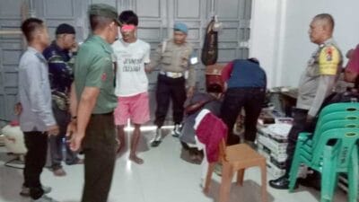 Polsek Aek Natas Dibantu Kaur dan Kadus Desa Terang Bulan Gerebek Rumah Diduga Pengedar Narkoba