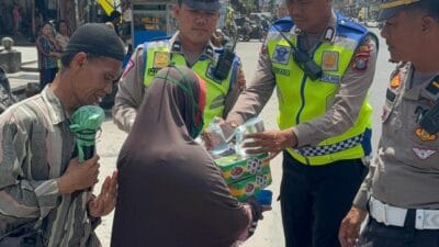 Giat Patroli Kamseltibcar Satlantas Polres Batu Bara dan Jumat Barokah Berbagi Kebaikan di Jalanan