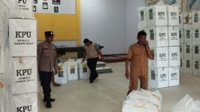 Logistik Kotak Pemilu 2024 Tiba di Kantor Camat Indrapura