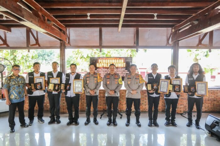 Bekuk 3 Pelaku Pembakar Mobil Wartawan, Kompol Bayu Terima Penghargaan Kapoldasu