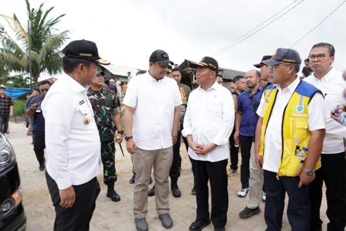 Bobby Nasution dan Menko PMK Tinjau Belawan Bahari