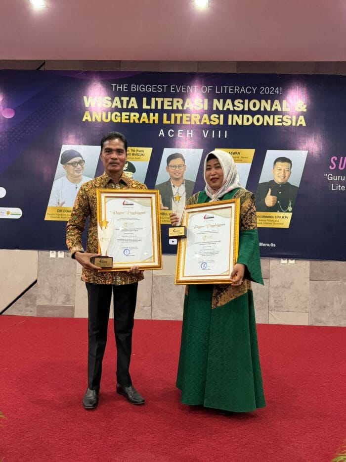 Pj Wali Kota dan Kadisdikbud Langsa Raih Penghargaan Anugerah Literasi Indonesia
