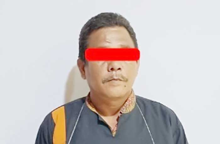 Merampas HP Istrinya