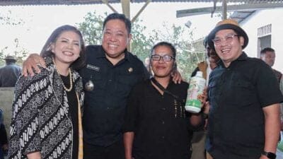 Bupati Eddy Bagikan Pupuk Hayati Cair Kepada Masyarakat Parbuluan