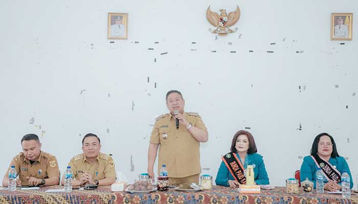 Hadiri Pelantikan Ketua PKK Desa, Bupati Eddy Berutu: 2024 Jadi Tahun Istimewa