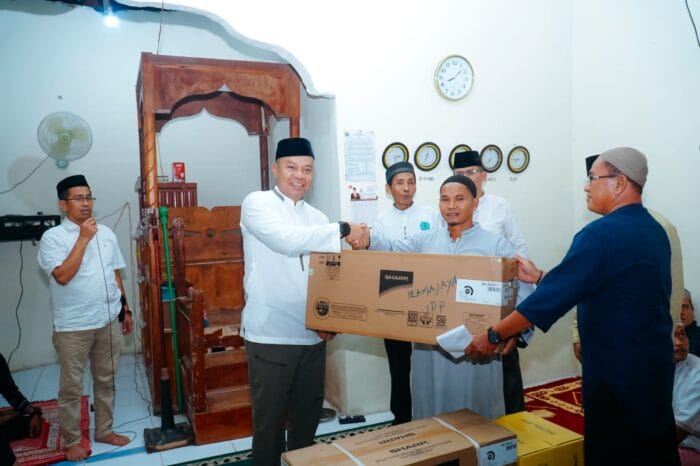 Safari Perdana 1445 H/2024 M, Pj Bupati Nizhamul Sapa Warga Desa Lima Laras