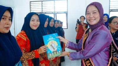 Pastikan Kemajuan dan Mutu Pendidikan, Bunda PAUD Sumela Kunjungi TK Pembina Negeri