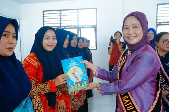 Pastikan Kemajuan dan Mutu Pendidikan, Bunda PAUD Sumela Kunjungi TK Pembina Negeri