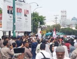 Ratusan Massa Pejuang Perubahan Geruduk Kantor KPU Sumut