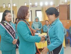 Romy Mariani Eddy Berutu Lantik Ketua TP PKK dan Bunda PAUD Desa Bukit Tinggi