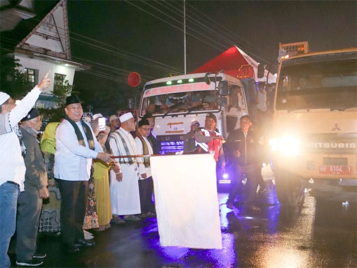 Bupati Dairi Lepas Pawai Takbir Hari Raya Idul Fitri 1445 H