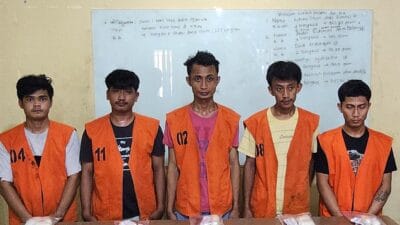 5 Pengedar Narkoba Sembunyikan Sabu-sabu ke Dalam Anus