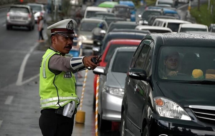 Polisi Urai Kepadatan Kendaraan di Lima Titik Menuju Medan