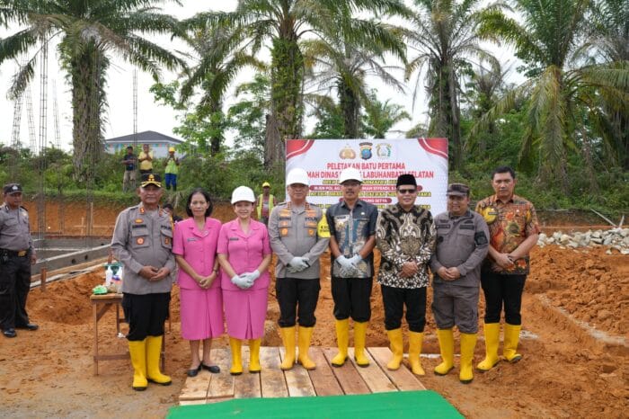 Kapolda Sumut Pimpin Upacara Peletakan Batu Pertama Rumah Dinas dan Penanaman Pohon di Labusel