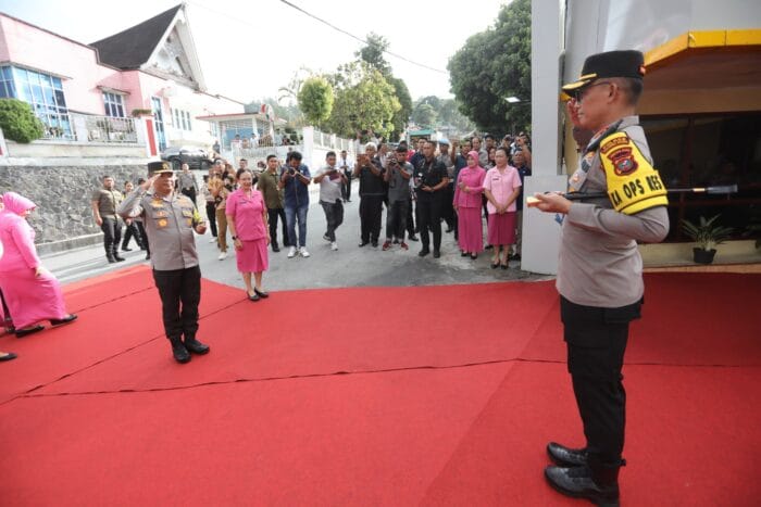 Kunker ke Polres Taput, Kapolda Sumut Harap Polisi Jadi Pelopor Kebaikan