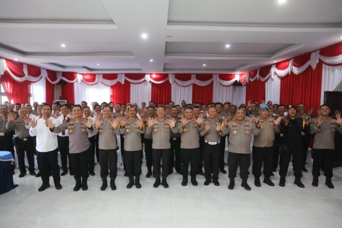 Kapolda Sumut Semangati Anggota Polres Tapsel