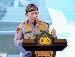 Kapolri Beri Penghargaan Casis Bintara Jari Putus Dibegal Masuk Bintara Polri