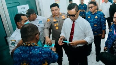 Jenguk Korban Kebakaran di RSUD, Pj Bupati Batu Bara Berikan Santunan