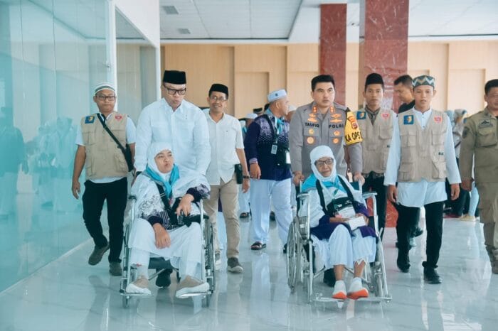 Pj Bupati Nizhamul Lepas 249 Calon Jemaah Haji Asal Batu Bara Menuju Asrama Haji Medan