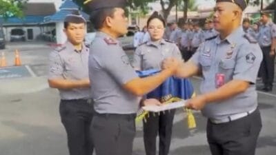 Karutan Kelas 1 Tanjung Gusta Medan Berikan Piagam Penghargaan Kepada Staf Terbaik