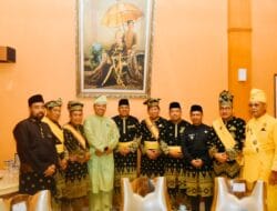 Pj Bupati Batu Bara Hadiri Pemberian Gelar Adat Bupati Siak