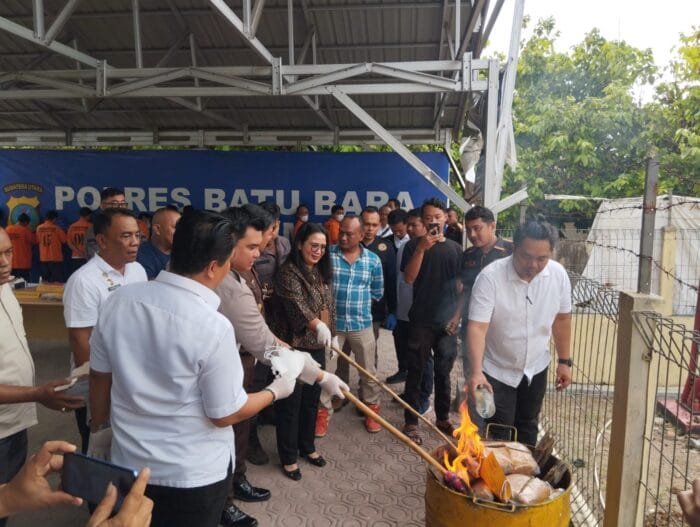 Kapolres Batu Bara Musnahkan Barang Bukti 7 Kg Ganja dan 375 Gram Sabu-Sabu