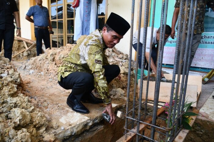 Pj Walikota Langsa Lakukan Peletakan Batu Pertama Renovasi Mesjid Nurul Qur'an