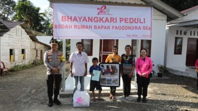 Ketua Umum Bhayangkari Bedah Rumah dan Gereja di Nias Utara