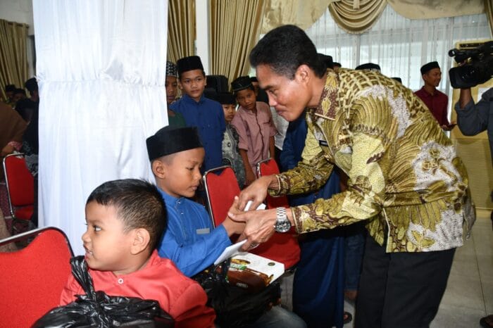 Pj Walikota Langsa Santuni Anak Yatim
