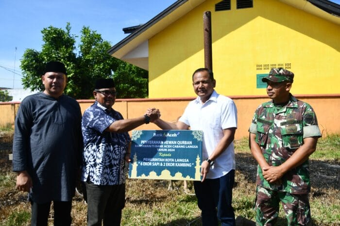 Pemko Langsa Serahkan 70 Hewan Kurban