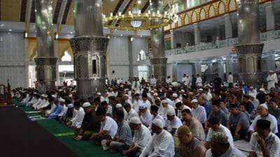 Pemko Langsa dan Masyarakat Salat Iduladha di Masjid Darul Fallah