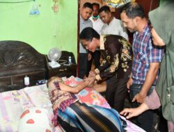 Pj Walikota Langsa Jenguk Warga Penderita Stroke