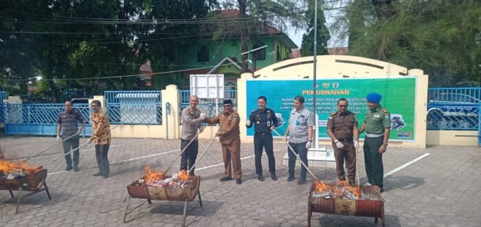 Bea Cukai Langsa Musnahkan Kapal dan Barang Ilegal