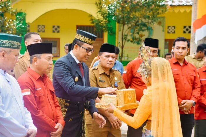 Pj Bupati Heri Wahyudi Lepas 98 Mahasiswa/i PEMA & KKN STIT Batu Bara