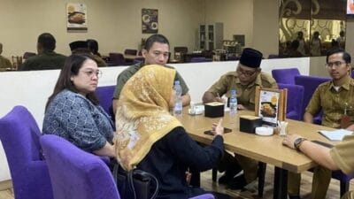 Heboh Pecat Siswa, Mayolica Kepsek Sampoerna Academy Medan Temui Kabid SMP Disdik di Cafe Condotel