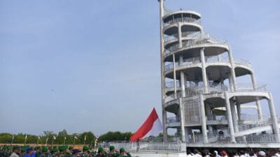Bendera Merah Putih Raksasa Berkibar di Puncak Tower Mangrove