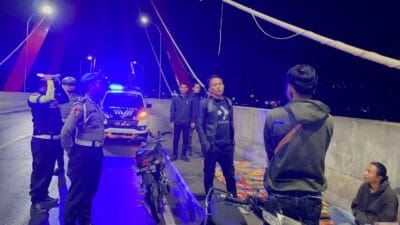 Patroli Presisi, Polres Samosir Tegur Pedagang di Jembatan Tano Ponggol