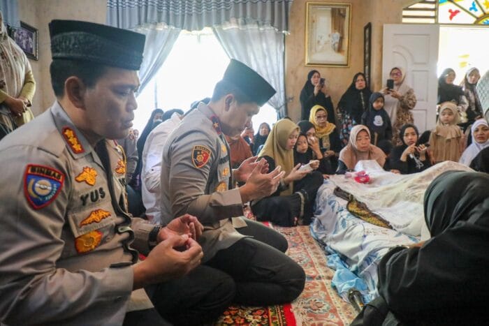 Wakapolda Sumut Melayat ke Rumah Duka Almarhum Ustaz Samin Pane