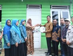 Pj Walikota Langsa Serahkan Bantuan Rumah Layak Huni