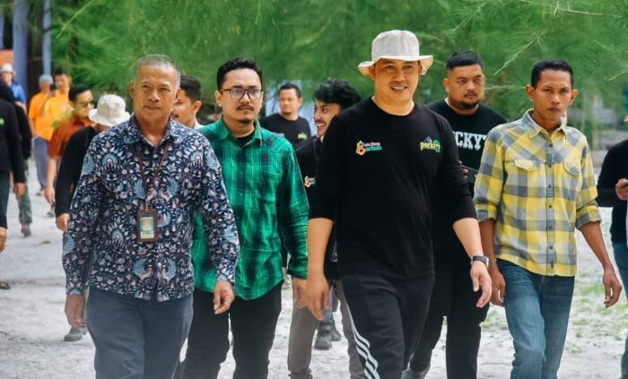 Pj Bupati Batu Bara Tanam 1.000 Mangrove di Pantai Sujono