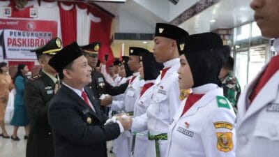 Pj Bupati Surung Charles Bantjin Kukuhkan 45 Anggota Paskibraka Kabupaten Dairi