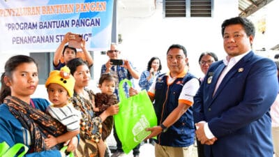 Bupati Samosir Salurkan Bantuan Pangan Penanganan Stunting Kepada 1.338 Keluarga