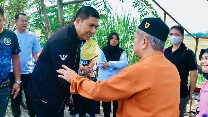 Pj Bupati Batu Bara Gotong Royong Bersama Warga di Beberapa Desa