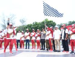 Ribuan Masyarakat Sambut Meriah Kirab Obor Api PON