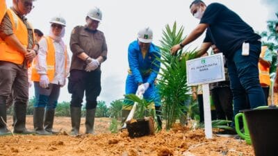 Pj Bupati Heri Lakukan Penanaman Perdana Program PSR dan Padi Gogo