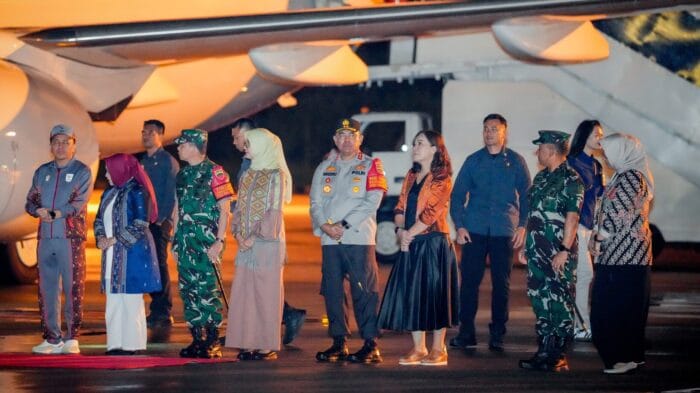 Kapolda Sumut Sambut Kedatangan Presiden RI di Bandara Kualanamu